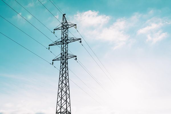 Nowoczesne instalacje elektryczne jako klucz do efektywnej pracy stacji transformatorowych
